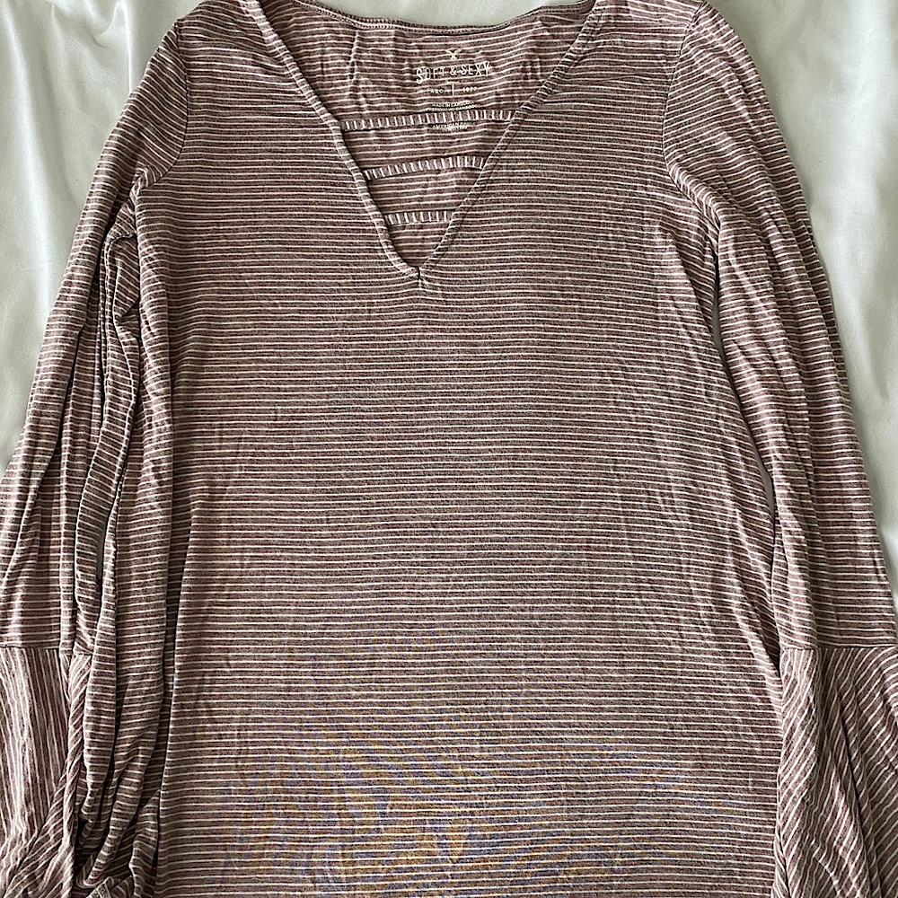 American Eagle soft and sexy v-neck long sleeve